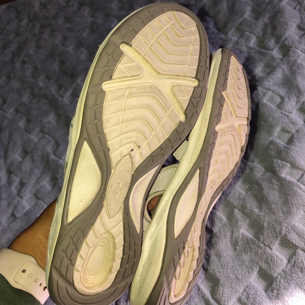 Shoes - Picture 5 of 7